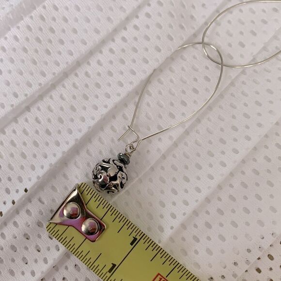 EARRINGS ball filigree topped with hematite disc all silverplated - Picture 5 of 5